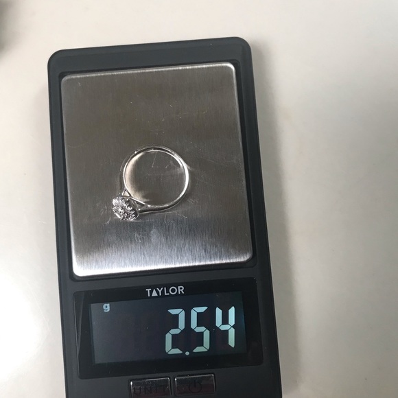 14k White Gold Ring 💥24 HR Special💥 - Picture 5 of 8